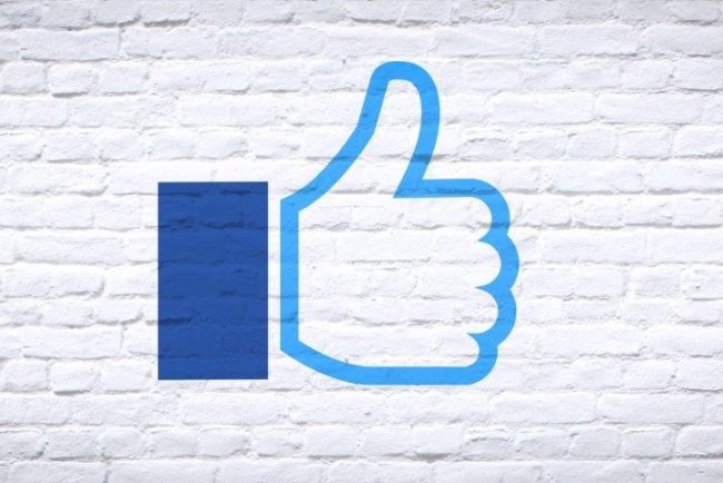 Facebook-Fanpage_AdobeStock_170520436_Brad Pict